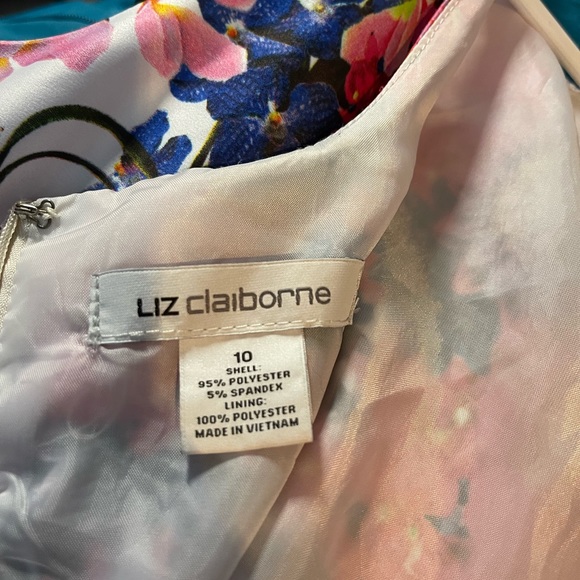 Liz clabour very light weight dress with pockets, back zipper works great. - Picture 2 of 7